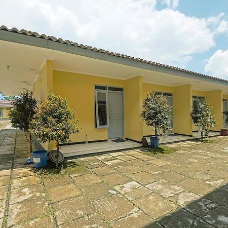 Oyo 92483 Hotel Kirana Salatiga Kültér fotó
