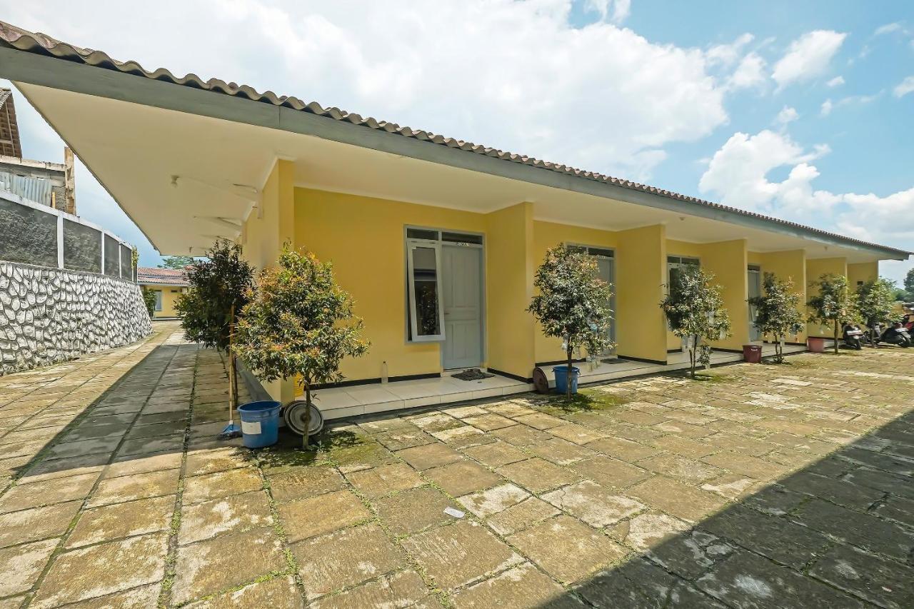 Oyo 92483 Hotel Kirana Salatiga Kültér fotó