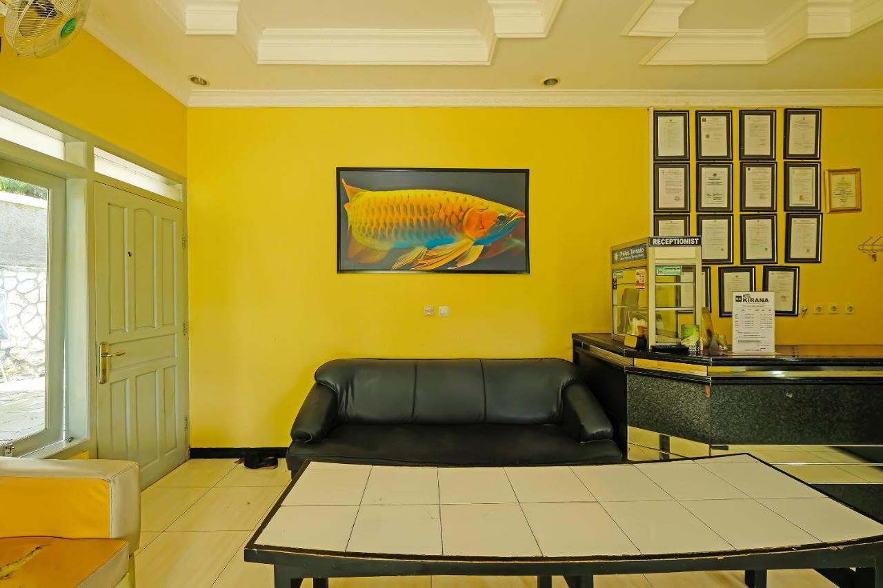 Oyo 92483 Hotel Kirana Salatiga Kültér fotó
