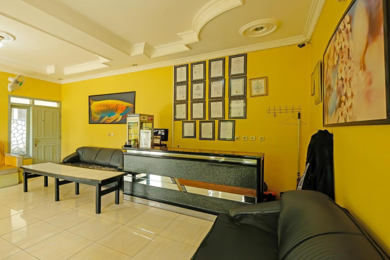 Oyo 92483 Hotel Kirana Salatiga Kültér fotó
