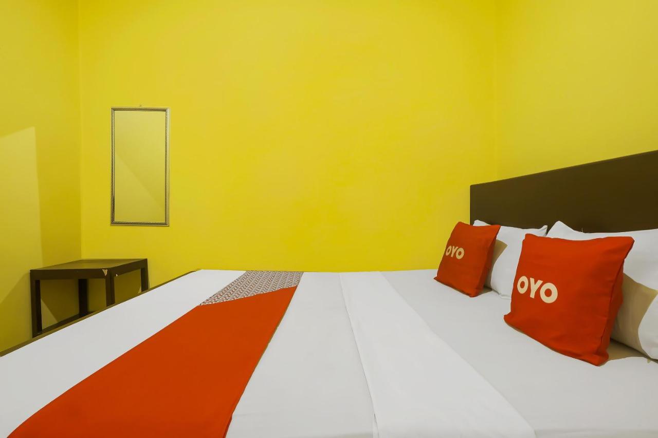 Oyo 92483 Hotel Kirana Salatiga Kültér fotó