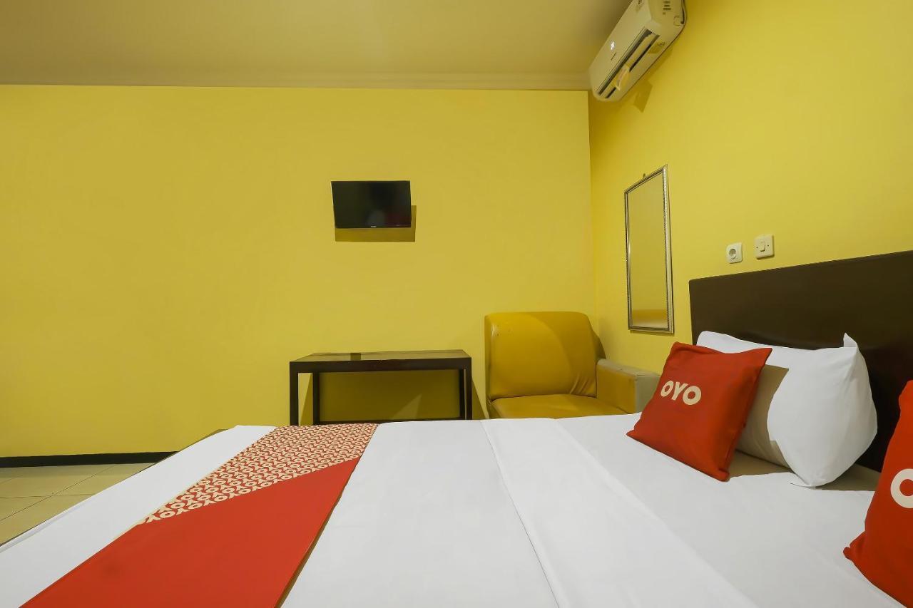 Oyo 92483 Hotel Kirana Salatiga Kültér fotó