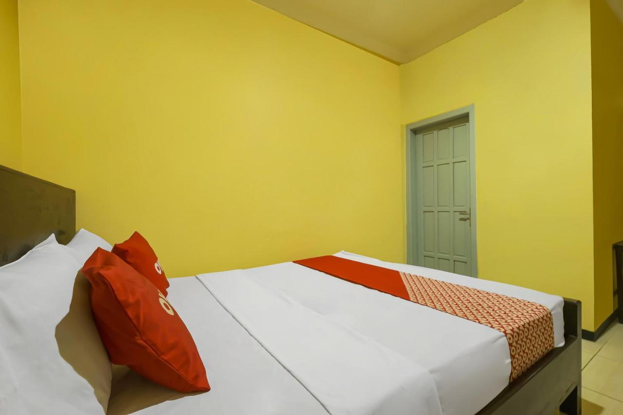Oyo 92483 Hotel Kirana Salatiga Kültér fotó
