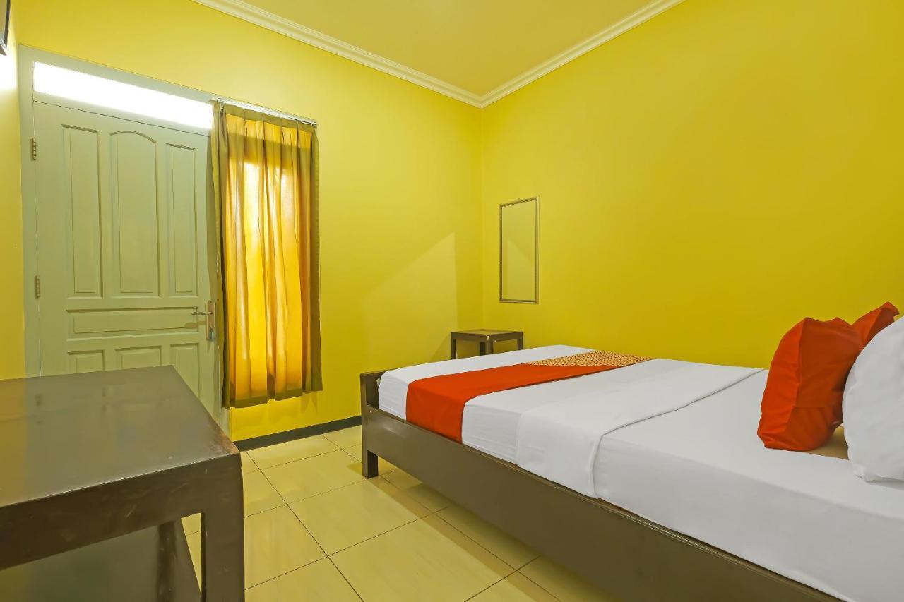 Oyo 92483 Hotel Kirana Salatiga Kültér fotó