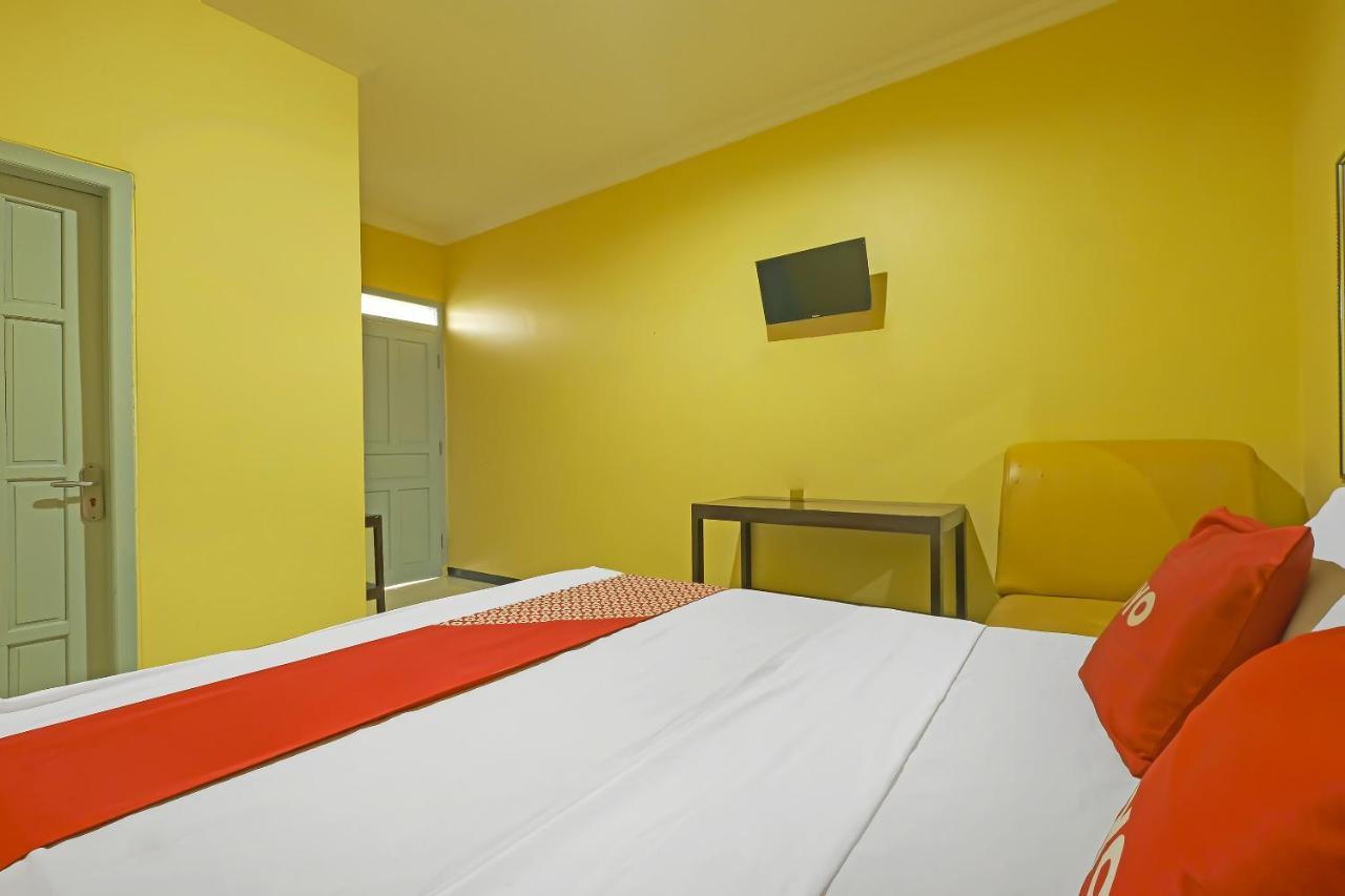 Oyo 92483 Hotel Kirana Salatiga Kültér fotó