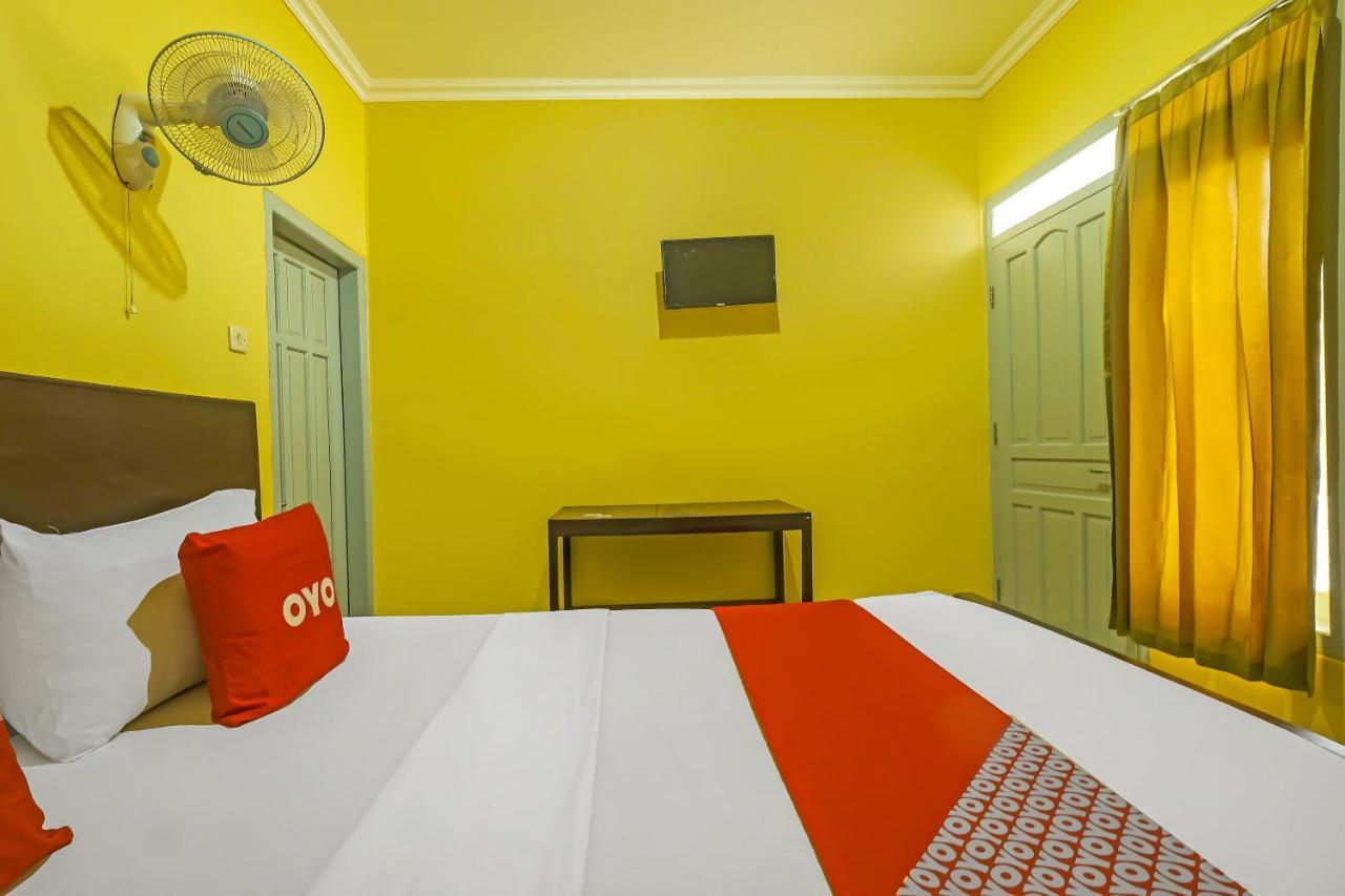 Oyo 92483 Hotel Kirana Salatiga Kültér fotó