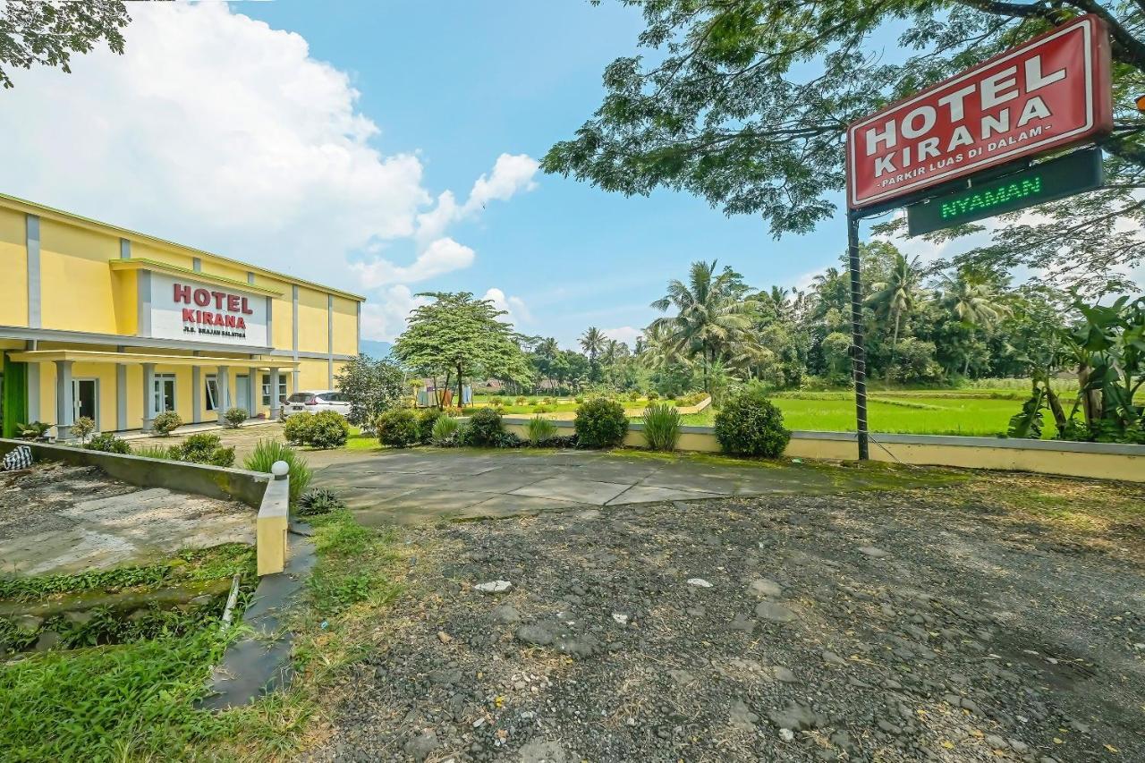 Oyo 92483 Hotel Kirana Salatiga Kültér fotó